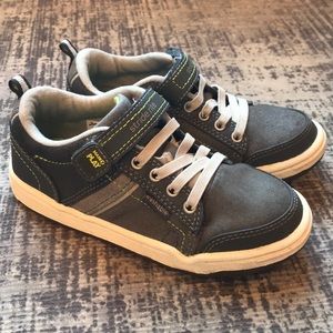 Stride rite made2play Caleb sneakers